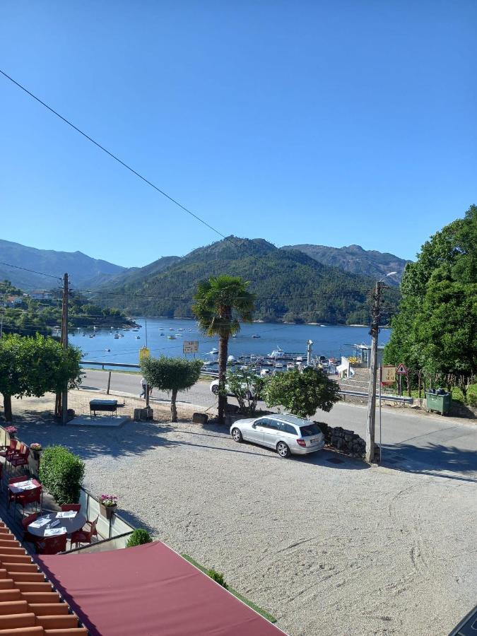 Sobreiro Apartamentos Rio Caldo Buitenkant foto